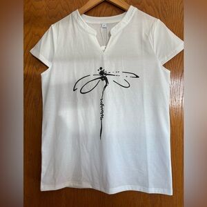Beautifully dragonfly white t-shirt, small.